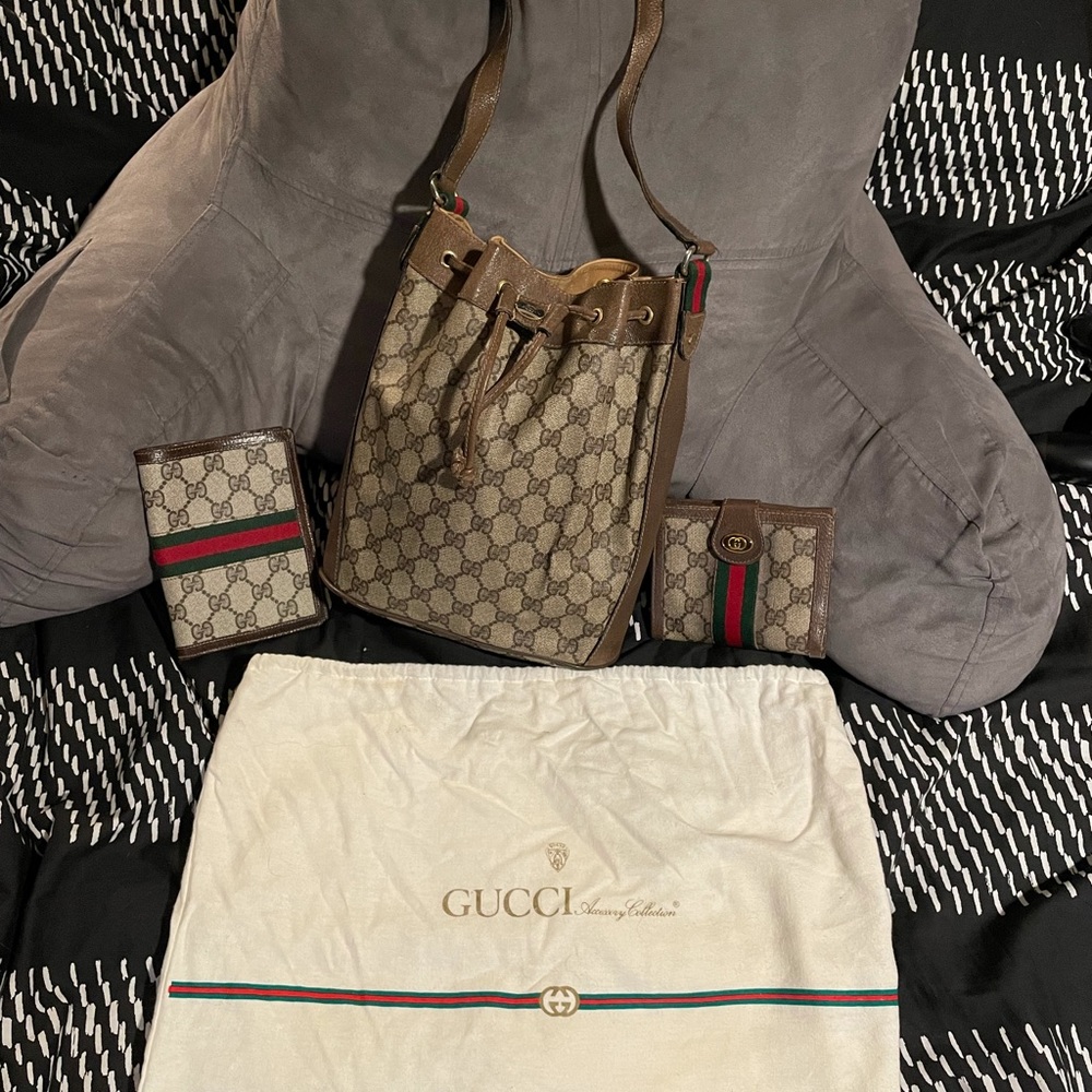 Vintage Authentic Gucci Bucket Bag